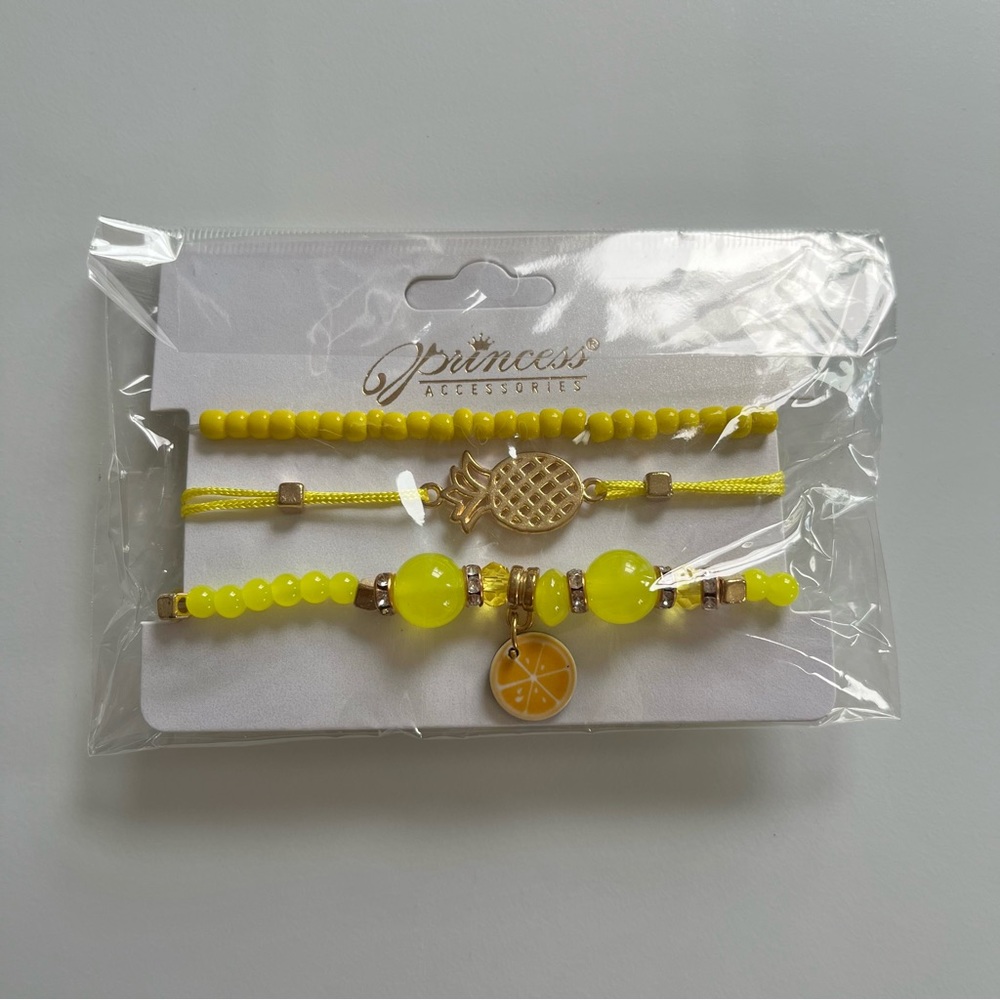 2/$20 NWT Princess Accessories Women’s Three Bracelet Set